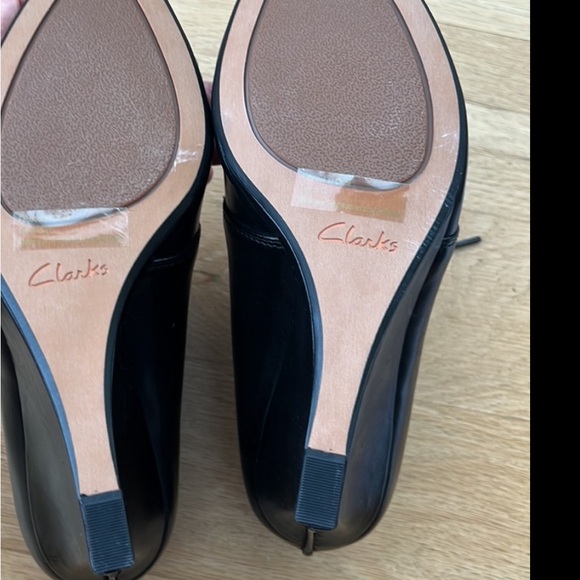 Clarks wedge booties. Black. Size 9. Never worn! - Picture 4 of 9
